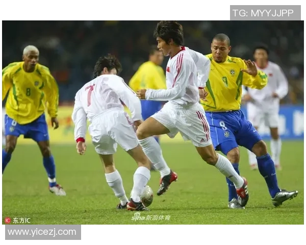 全球足球天王之争：揭秘当今五大最强球员的巅峰表现与传奇故事