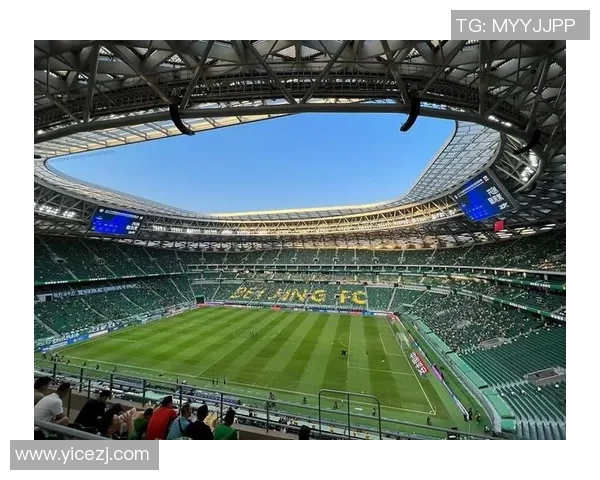 女子摄影师镜头下的足球传奇星光 记录球场英雄背后的故事与魅力 女子摄影师镜头下的足球传奇星光 记录球场英雄背后的故事与魅力